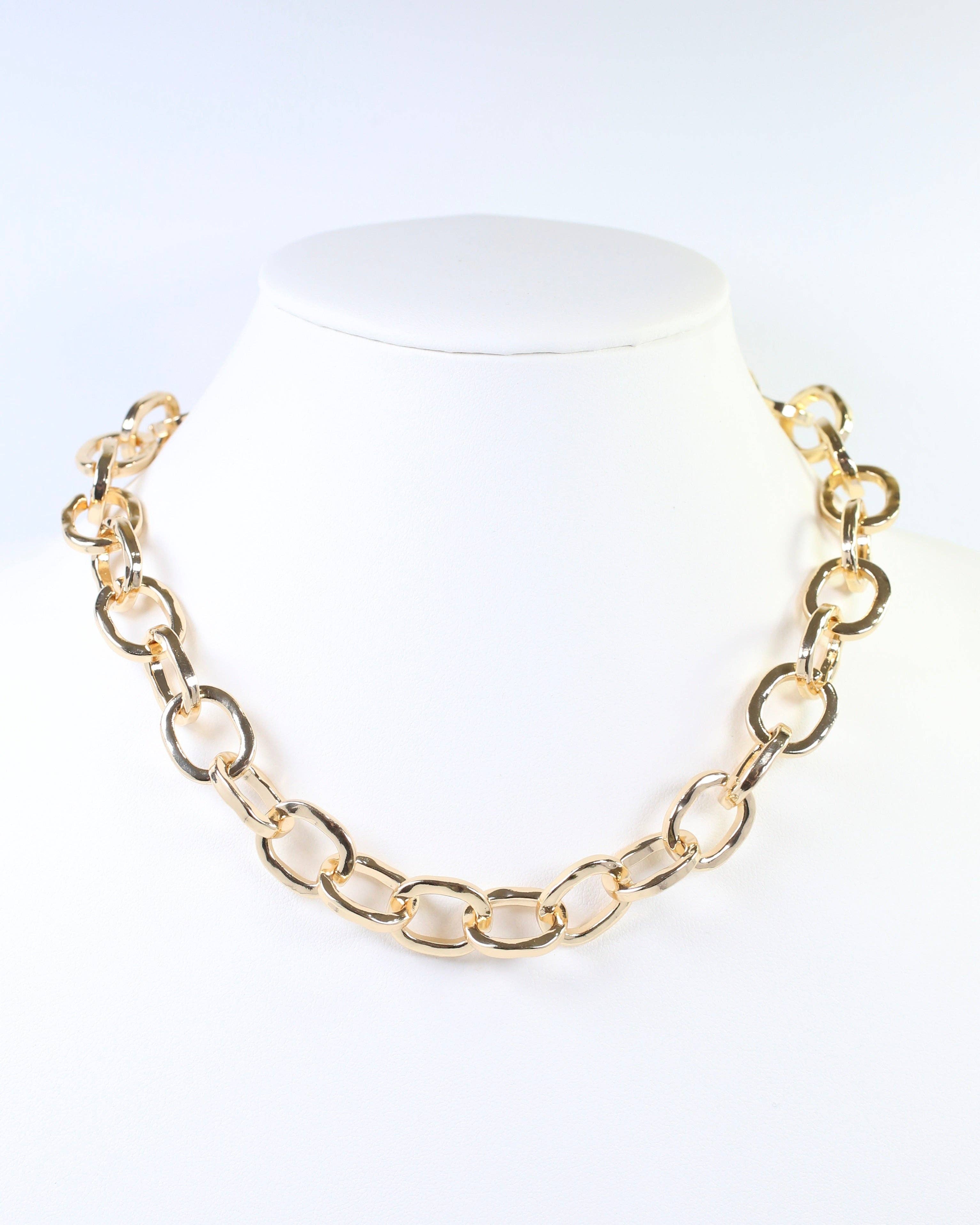 Bexley Oval Link Toggle Necklace Gold
