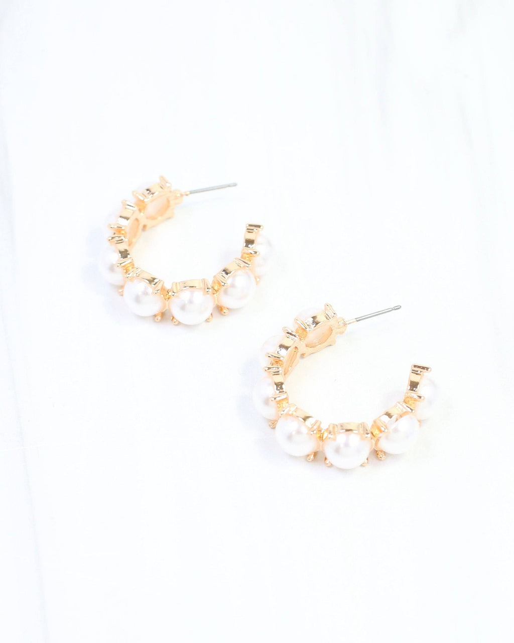 Cleo Pearl Medium Hoop Earring Cream