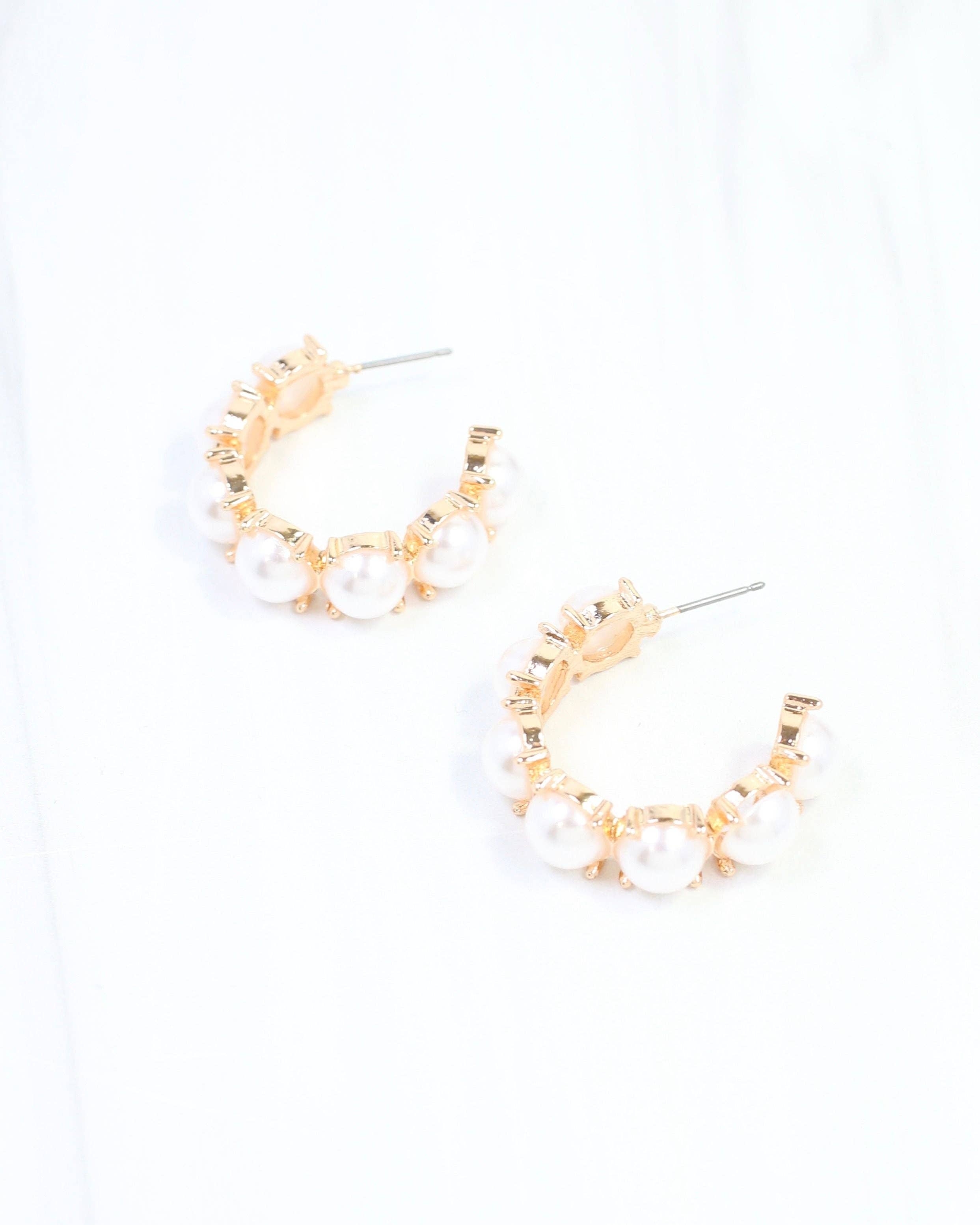 Cleo Pearl Medium Hoop Earring Cream
