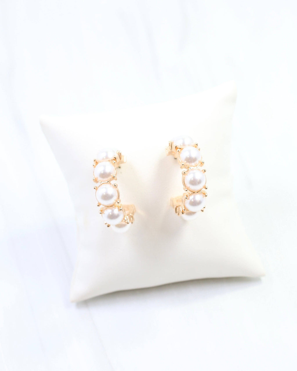 Cleo Pearl Medium Hoop Earring Cream