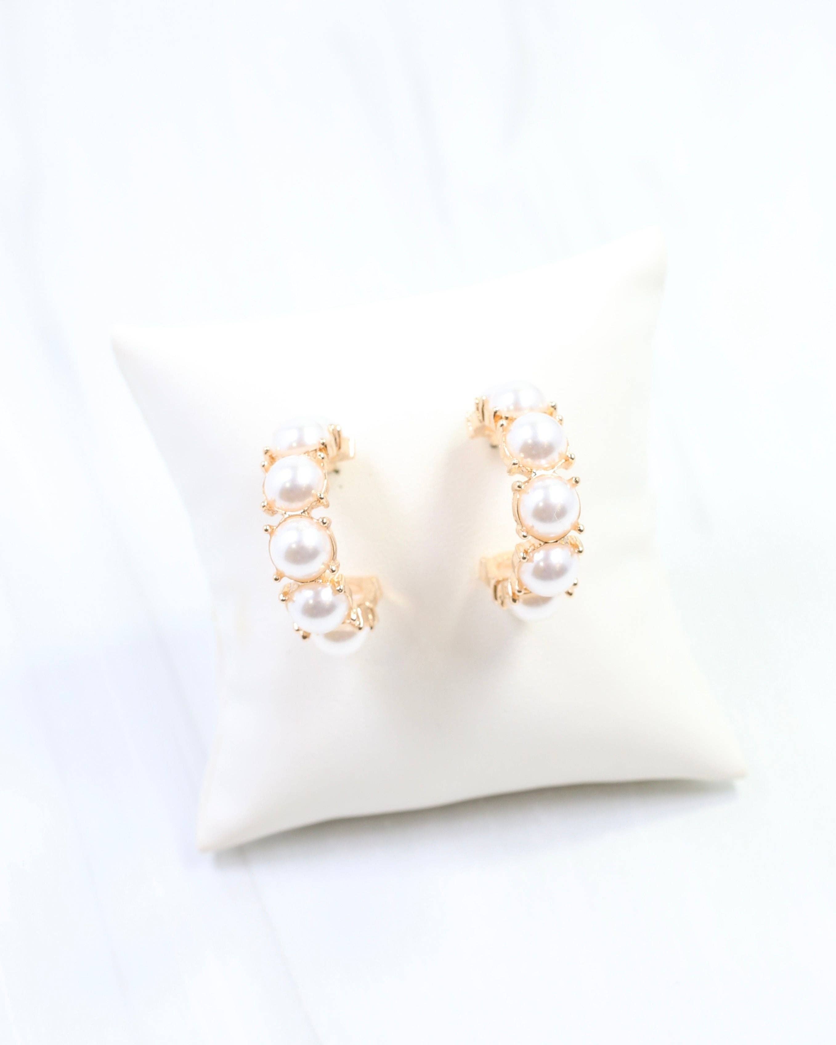 Cleo Pearl Medium Hoop Earring Cream